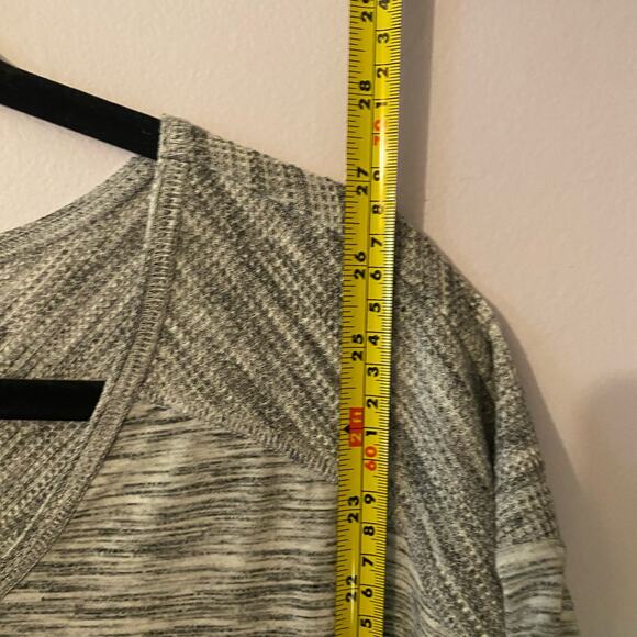 Kuhl Women's size Large Gray Heathered Short Sleeve Shirt Active Gorpcore - Picture 8 of 10